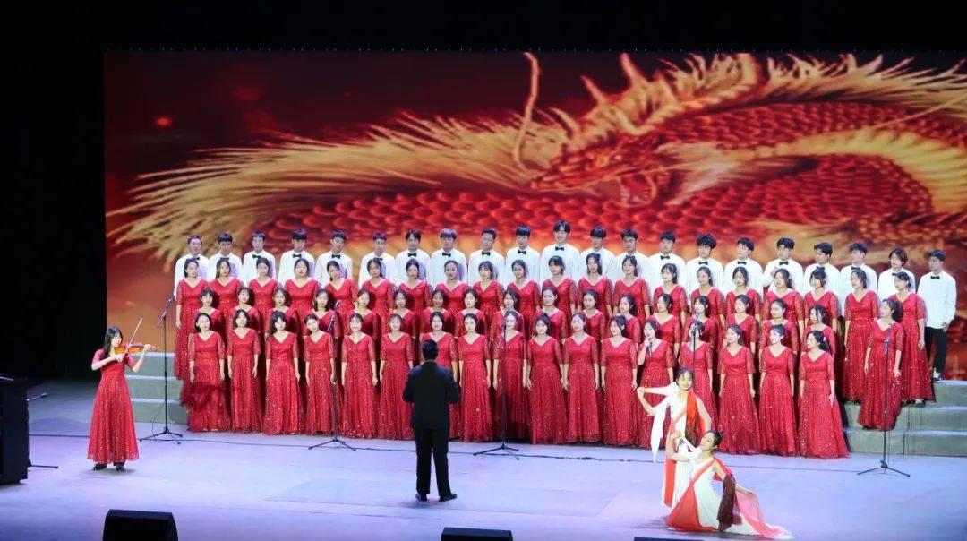 为什么感觉一接触异性就开始精神内耗？游戏画面