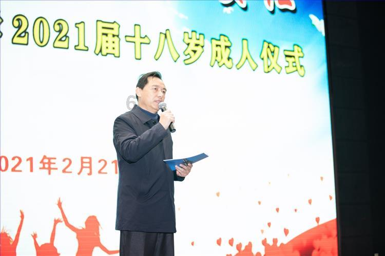 哪吒L曝光，搭冰箱彩电大沙发，跟理想L6抢客户？