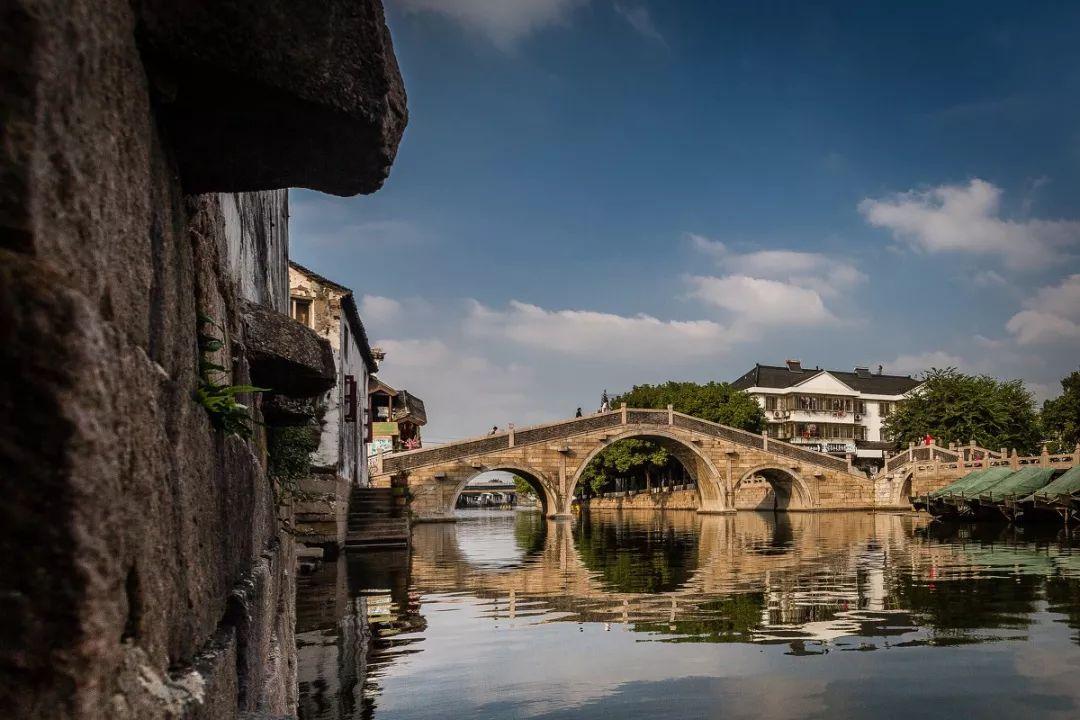 围绕建链延链补链强链加快构建现代化产业体系
